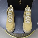 澳洲进口加厚羊毛 品牌：UGG正品代购 尺码：39 44 等级： 官网1:1 材料： 头层真皮防水防冻鞋面 真毛内里 原版防滑 柔软 耐磨大底 款式类别：男士休