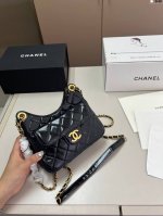 牛皮 Chanel香奈儿23C嬉皮流浪包双C 菱格 Hobo流浪包腋下包链条包甜辣风 又酷又可爱的天猫精灵 D-29尺寸18×12折叠盒飞机盒