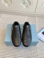 批拖鞋 乐福 Prad* 25ss 普拉达走秀款皮带扣 复古流苏穆勒半拖 乐福鞋爆款！走秀款 复古感时髦满满 随意百搭 时尚休闲 独到味道，人人都爱也轻松驾驭