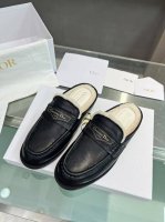 高版本出厂 Dior*迪奥D家2024ss秋冬新品毛拖 采用柔软的牛皮 羊京制作，打造休闲又不失优雅的风格。 采用顶级进口小牛皮 羊京 内里全羊毛 原版开模大底