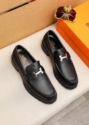商品商标：Hermes 爱马仕 休闲皮鞋 正码码数: 39-44 38.45订制 商品材料：精选 进口头层荔枝纹牛皮鞋面+经典五金扣，进口水染牛皮内里。强烈立体