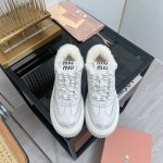 MiuMiu缪缪 2024 miu家2024春夏新品 专柜最新爆款檫色毛毛休闲鞋系列 时尚 简约高级 随意搭配 上脚非常轻便舒适 今年主推款 时尚 简约高级 随