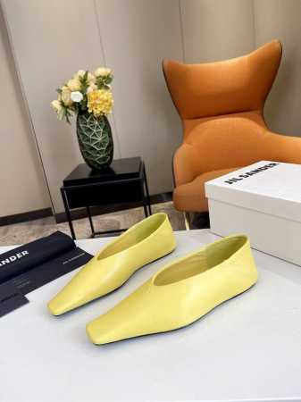 品 牌：Jil sander JIL Sander曾说过：“拿走的东西越多，留下的就越纯粹。”极简风是一种返璞归真，代表着简单与克制，而作为极简风的鼻祖，极简 - 点击图像关闭