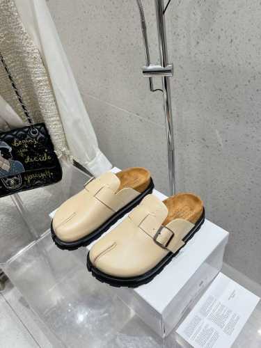 MaisonMargiela 马吉拉 MM6 勃肯拖鞋 不容错过的时尚单品 简单又有格调的美 跑量扛把子，分趾必入单品 时尚减龄神器 随性率真的感脚简单高级的设