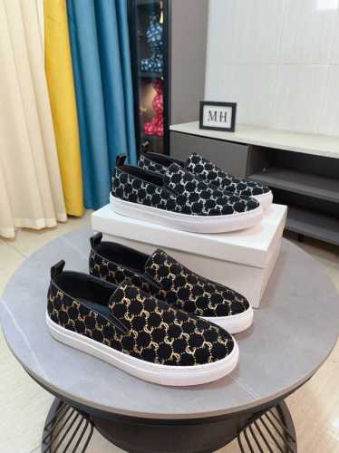 出厂价 GUCCI 新款上市，上图必卖 顶级奢侈品牌，最新時尚休闲男鞋，潮流百搭之款，轻松运动风，鞋面意大利进口牛皮真皮内里 加超精细做工。原版个性时尚半气垫增