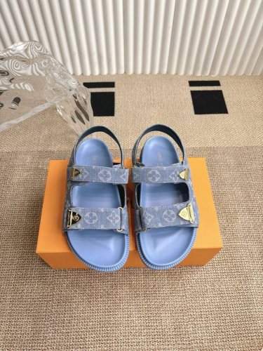 Louis Vuitton 路易威登 最新时尚休闲半凉鞋 代购级当季最新潮品 众多博主纷纷种草 入购原版开模定制 镂空组合设计与应用语言学硕士专业研究非常百搭时