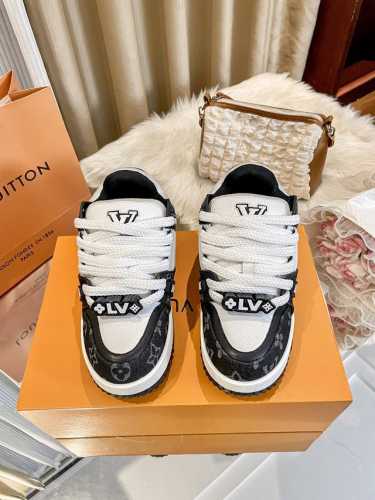 LV 新品上线胖丁老爹鞋新颜色火热上市最好看的运动鞋，驴牌力推新品，官网限定款复古篮球运动鞋！花血本购入原版1:1精准复刻、细节很无敌、诚意满满、进口定