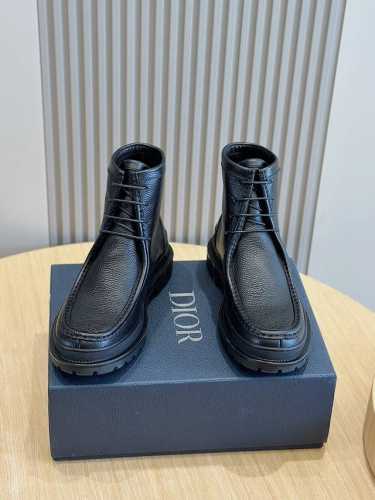 D家 Explorer休闲鞋男士高帮靴鞋－顶级品质 原版复刻，将经典的鞋履款式与复古的加州风格融为一体。便鞋款式设计，方便穿脱。饰以橡胶凹凸鞋底，可搭配休闲服装