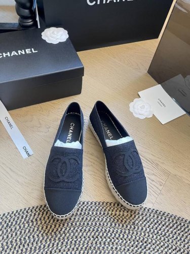 顶级版本 Chanel 24渔夫鞋新配色！ 配全套包装！ 羊皮垫脚 码数：35-40 40定制不退换