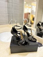 工厂直销 Saint Laurent 圣罗兰 Ysl字母金属扣烤漆跟高跟凉鞋。特色的Ysl字母扣设计，独享不一样的风采。面料采用进口镜面牛漆皮.混种羊皮_内里使