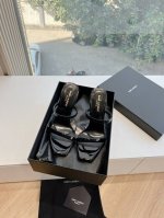 G988顶级品质Saint Laurent 圣罗兰坡跟鱼嘴凉鞋Lee金属钻链条尖头高跟鞋Ysl姐姐的美丽尤物高跟鞋 又是人间圣罗兰 Rose同款的高跟鞋化很好修