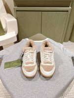 羊毛款 情侣款 GUCCI胖丁羊毛休闲鞋新品 代购级别版本！ 原版8900，拆卸copy，附正品图 穿了就舍不得脱下来，贼松软的厚底鞋，不厚重！增高的同时又显脚