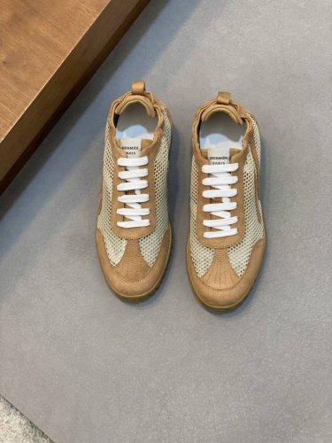 hermes 爱马仕 -高端品质 原单 -鞋面：磨砂小牛皮、激光打孔品牌图腾工艺、鞋口松紧伸缩带、鞋舌丝印品牌Logo -内里：进口混种羊皮 -大底：超轻Tpr