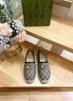女款： 男款： 2024早秋双G蜜蜂cucci 在近一个世纪的时间里，品牌以经典双G字母交织图案为画布打造了许多富有想象力的设计，双G标识融合其他鲜艳明亮的色调