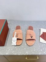 现货 Loro piana 25Ss春夏新款 英伦 凉鞋 原来这就是传说走两万步都不会累脚的夹脚凉鞋把颜值和脚感都拿捏住了 上脚一走就会被彻底沦陷 极简的设计吸
