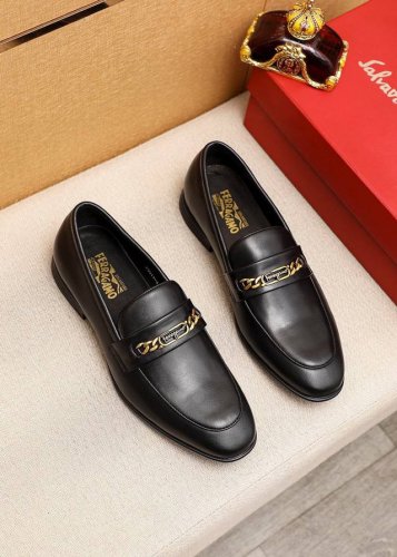 商品商标 Ferragamo 菲拉格慕 休闲皮鞋 正码码数: 39-44 38.45订制 商品材料 精选 进口头层牛皮鞋面+奢华五金扣 进口水染牛皮内里 强烈立