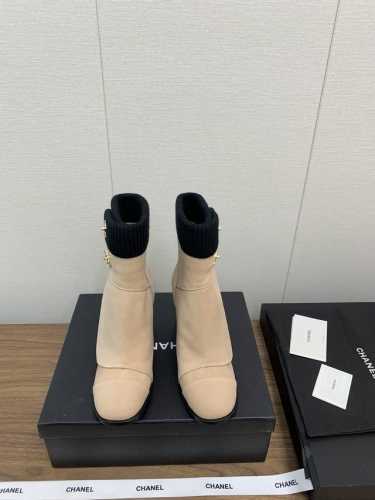 顶级版本 Chanel香奈儿 秋冬新品系带爆款走秀短靴！ 立体饱满的菱格，小香经典元素；配搭开模定制的原版五金鞋带扣，鞋底有一定的厚度，增高效果也不错，让整体视