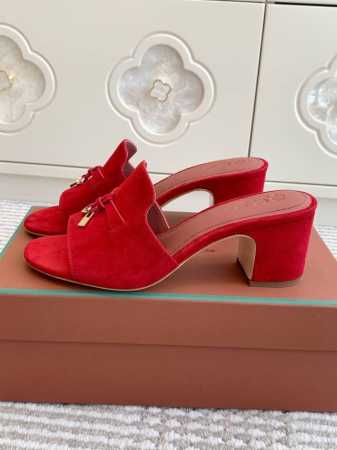 平底 粗跟 代购级 Loro piana Summer Charms Ser LP女士凉鞋拖鞋产品详情：这款绒面羊皮革凉鞋搭配饰有Loro Piana My C - 点击图像关闭