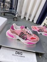 商品商标: Dolce&Gabbana 杜嘉&班纳 正码码数: 35-44 45定做 商品材料: 鞋面意大利牛皮拼接布料鞋面 羊皮垫网布内里 钻石装饰 鞋底 原