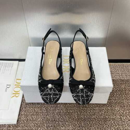 迪奥 Dior 2024春夏高定系列新款 Ballet 标志性电绣藤格纹低跟芭蕾舞女鞋 CD字母logo珍珠扣粗跟蝴蝶结凉鞋 材质：进口金属羊皮 环保藤格纹粗花