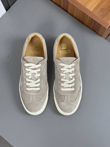 Brunello Cucinelli Ss春夏新款男鞋 简称 Bc 此品牌是来自意大利的世界顶级奢侈品牌， 面料采用意大利进口半抛光全粒面小牛皮+麂皮，内里是本