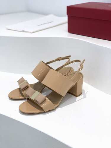 工厂p价 Sf Salvatore Ferraga*O 菲拉*慕春夏款蝴蝶结一字带双带中粗跟凉鞋 这个夏天最抢眼的凉鞋，一字带加上经典缎带蝴蝶结，优雅显气质踝带