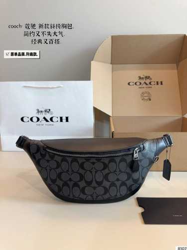 配礼盒 Coach蔻驰 Tracker 系列新配色 胸包 腰包 多用款 可调节肩带，带有品牌定制卡扣，及定制衔接五金件，宽带金属套扣，非常结实！出色的品质保证了