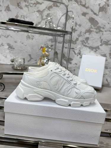Dior Chrono 迪奥老爹鞋 高版本. 原版开发全新Tpu吸膜超轻极软组合大底. 运动风格 运动鞋..老爹鞋.. 上脚超美超赞..各路明星网红纷纷上脚..