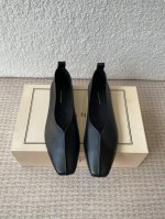 Vanda Novak来自意大利品牌 全网独家耗时3个月研发鞋跟独特设计酒杯重磅系列众多联手意大利品牌 推出高级感满分的鞋款系列 火遍Ins神仙绝美神靴 海外博