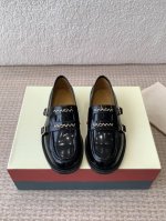 MARNI 25ss 春夏新款 矮跟乐福鞋 乐福鞋是鞋业界的天花板，永不过时的一个代名词、想好的心情一定要有一双舒服的鞋子选材柔软透气、款式洋气大方、乐福鞋穿上