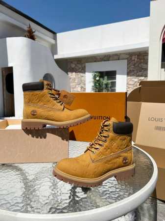 顶级版本 情侣款LV x Timberland 添柏岚 联名款 马丁短靴 LV x Timberland 及踝靴取材 Monogram 压纹防水正绒面牛皮革 精 - 点击图像关闭