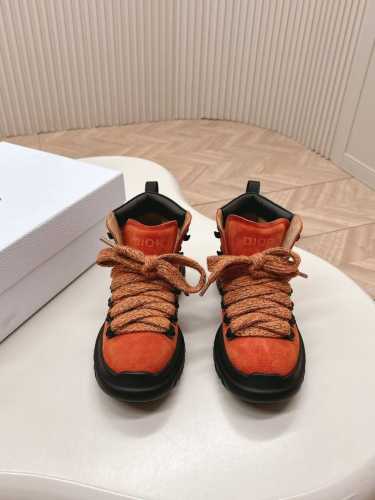 Dior ski boots 秋冬户外靴 滑雪靴 洋气优雅复古又高级脚感很好很舒服超级耐看！鞋面麂皮／牛皮，牛皮里原版舒适橡胶大底！ 码数:35-40