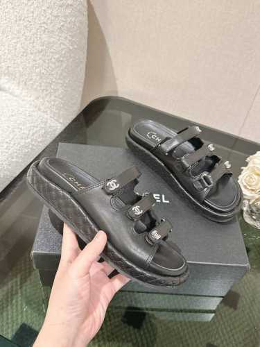 25C 春夏经典款！ 沙滩鞋全网爆爆爆！专柜最新款，上脚依然让我心甘情愿剁手入，购入手才会知道它的时髦，人气爆款必须得有它排名，四季搭配都无敌了，各种博主、网红