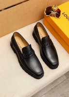 商品商标：Louis Vuitton 路易威登 休闲皮鞋 正码码数: 38-44 45.46订制 商品材料：精选 进口头层小牛皮鞋面+奢华五金扣，进口头层牛皮内