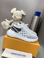 出厂价Pp：430 Louis Vuitton 2025新款 休闲运动鞋 鞋面复杂飞织工艺现已火爆登场，形状压花拼接原图案，原版原材料，面料，原版飞织！内里原版
