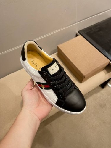 实价 Gucci 官方新款男士四季商务休闲鞋，最新元素潮爆全球，官网火爆热卖，原版版本，专柜一比一，鞋面意大利进口原版头层牛皮，原版防滑耐磨大底，舒适透气吸汗羊