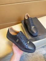 百万富翁 顶级代购男士休闲鞋专柜同步发售。鞋底：原厂特供原版底，独家活动成型底超级舒适，原厂跟单货搭配制作，牛里细节决定品质、我们只为用心做好鞋，可随意进出专柜