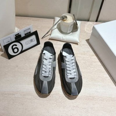 maison Margiela 马吉拉2025春夏系列情侣款阿甘鞋德训鞋 新款Sprinters运动鞋轮廓采用做旧感尼龙与复古处理麂皮制成 灵感来源于复古跑鞋