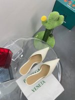 Bv Punta穆勒鞋 猫跟V型鞋口尖头拖鞋 通勤鞋 白骨精必备单品 米白小羊皮 这款尖头鞋简直就是平底鞋的天花板啦吧黑色优雅 金色华丽 白色纯净 杏色百搭 面