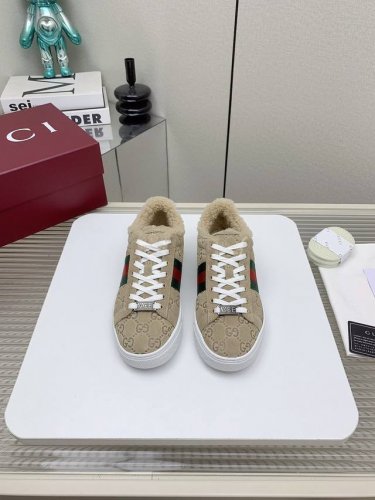 Gucci GG情侣款小白鞋升级版，羊毛鞋 经典时尚风格，磨砂皮印花面工艺，内里全羊毛，原版大底 女款35 40 40定做不退换 男款39 44 45定做不退换