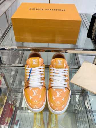 520Louis Vuiton 路易威登 Ss新款 Lv Trainer系列板鞋篮球鞋 休闲运动鞋 Lv Trainer运动鞋是由设计师Virgil Abloh - 点击图像关闭