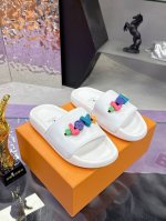 工厂P价P： 顶级版本 Lv拖鞋系列 情侣款 Lv路易威登L家 驴牌Monogram 浮雕 Diy装饰 情侣款 拖鞋 本季，Waterfront 凉拖焕新回归，