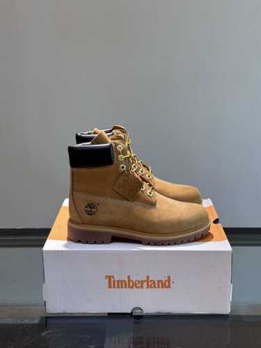 timberland 天伯伦防水登山秋冬情侣款高帮及踝靴，踢不烂大黄靴，好穿防水耐造，采用进口头层牛皮制作，可户外可通勤穿搭，实用而时尚，可与各式休闲造型轻松搭