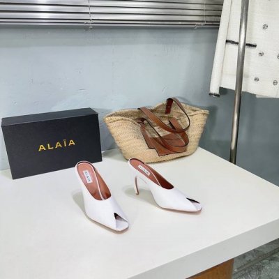 高品质出厂 ！小众潮牌 ALAIA 春夏新品鱼嘴高跟凉鞋足尖上的性感之资！ 精致的同时还具有时髦利落 摩登气场 鞋面进口小牛漆皮 头层牛皮 内里垫脚优质羊皮 意