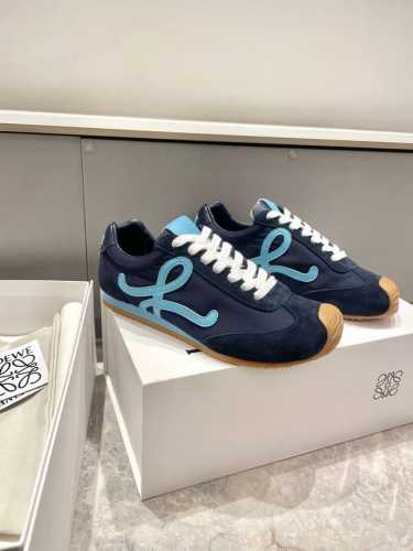 LOEWE 罗意威 最新走秀款 Ballet Runner 2.0情侣款 芭蕾 休闲 运动鞋 德训鞋 阿甘鞋原版购入开发 做货 尼龙和牛皮革运动鞋，不对称鞋头设