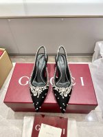 出 P430 Gucci 2025春夏季新品 水晶浅口鞋手工缝钻新款奢华水晶钻链高跟鞋魅力尖头后空真丛绸缎高级质感细高跟慕勒鞋原汁原味原单品质每个细节皆经过精心