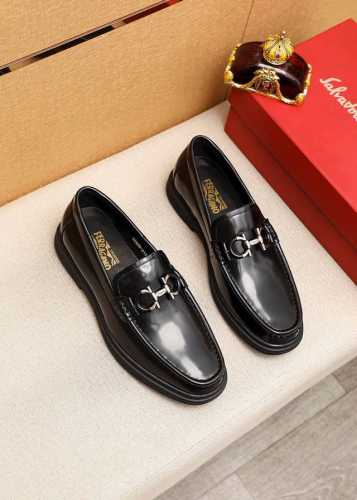 商品商标 Ferragamo 菲拉格慕 休闲皮鞋 正码码数: 39-44 38.45订制 商品材料 精选 进口头层开边珠牛皮鞋面+奢华五金扣 进口水染牛皮内里
