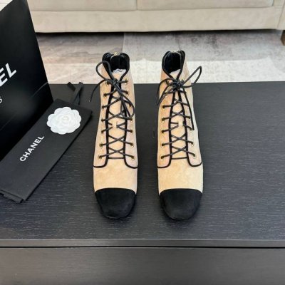 代购级 Chanel 小香 24ss 秋冬新款 圆头绑带短靴 这款厚底在欧美街拍中出境率超高，ins也是火了一把，调鞋楦都调了一个月 整体线条流畅性保持跟原版一