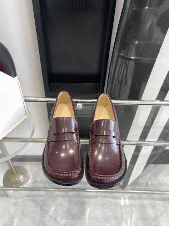 Loewe 罗意威 Campo 24ss 玛丽珍乐福鞋 来自2024早春秀场延续品牌设计师Jonathan Anderson一贯的玩味主义色彩 新款Campo玛 - 点击图像关闭