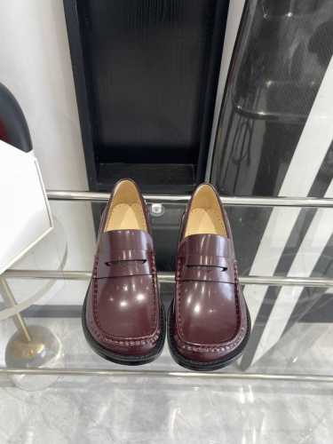 Loewe 罗意威 Campo 24ss 玛丽珍乐福鞋 来自2024早春秀场延续品牌设计师Jonathan Anderson一贯的玩味主义色彩 新款Campo玛
